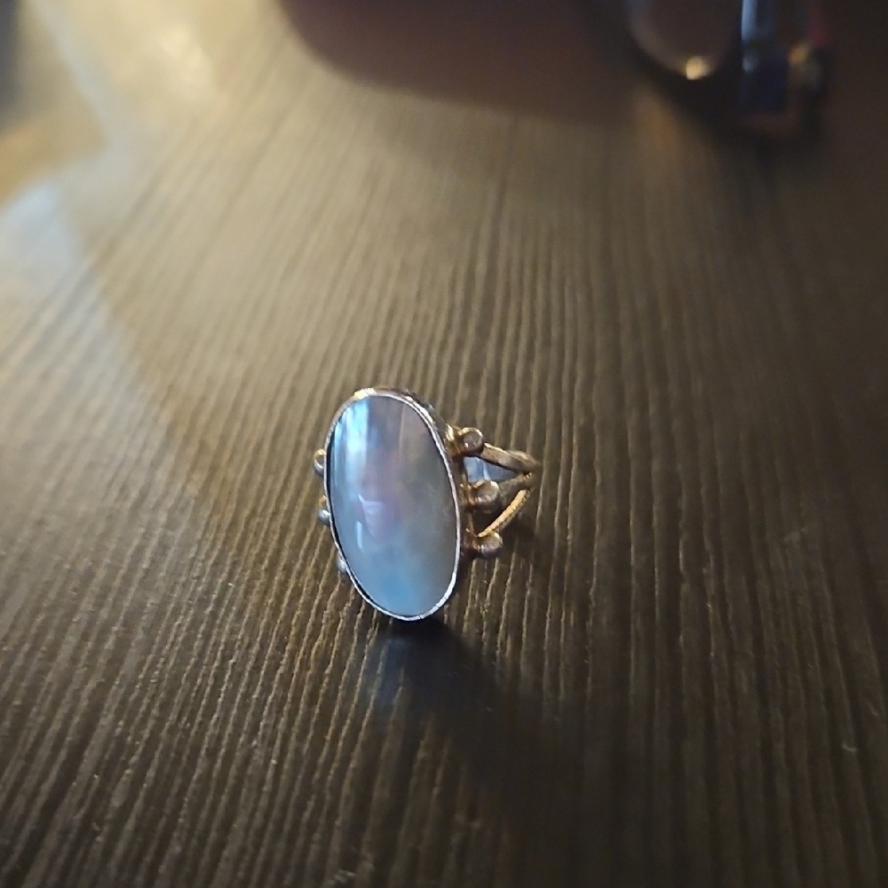 Elegant Silver Mother Of Pearl Ring
